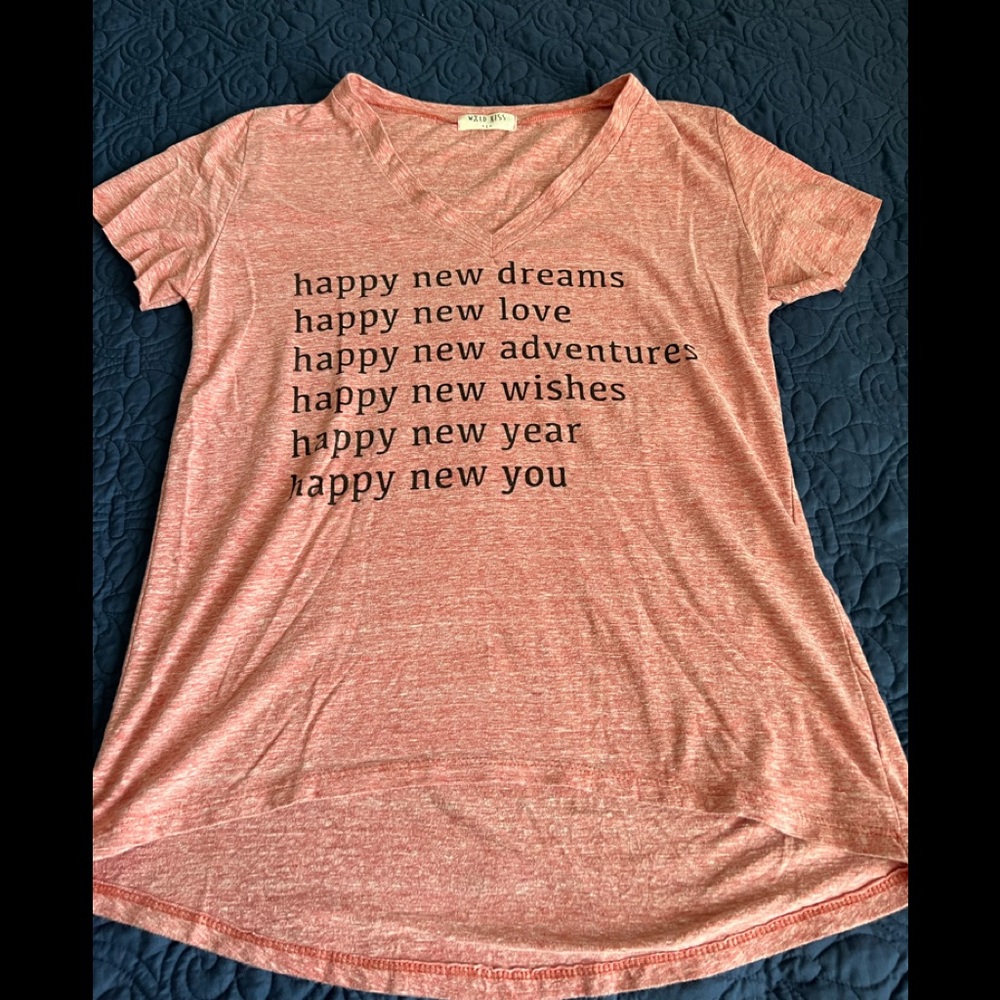 Boutique Wild Kiss size Large v-neck Happy shirt